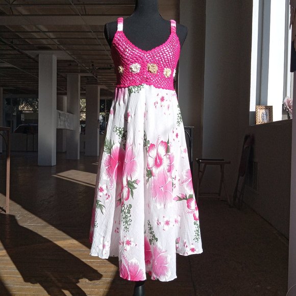 Dresses & Skirts - Pink and white floral crochet mixed media dress